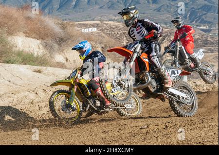 Motocross-Rennen beim jährlichen Red Bull Day 24th im Dirt Grand Prix am 27. November 2021 auf dem Glen Helen Raceway in Südkalifornien. Stockfoto