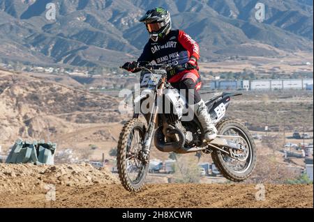 Motocross-Rennen beim jährlichen Red Bull Day 24th im Dirt Grand Prix am 27. November 2021 auf dem Glen Helen Raceway in Südkalifornien. Stockfoto