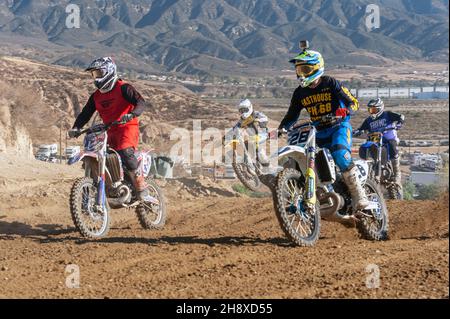 Motocross-Rennen beim jährlichen Red Bull Day 24th im Dirt Grand Prix am 27. November 2021 auf dem Glen Helen Raceway in Südkalifornien. Stockfoto