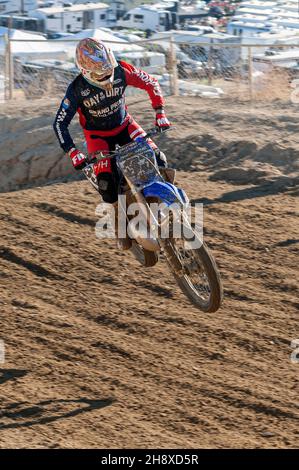 Motocross-Rennen beim jährlichen Red Bull Day 24th im Dirt Grand Prix am 27. November 2021 auf dem Glen Helen Raceway in Südkalifornien. Stockfoto