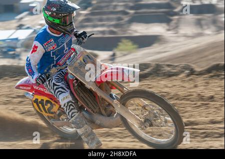 Motocross-Rennen beim jährlichen Red Bull Day 24th im Dirt Grand Prix am 27. November 2021 auf dem Glen Helen Raceway in Südkalifornien. Stockfoto