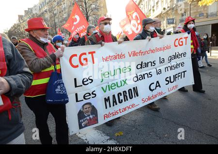 Pariser nationale Demonstration von Rentnern vom Boulevard Raspail aus. Rentner kamen aus allen Regionen, um eine Aufwertung ihrer Renten zu fordern. Stockfoto