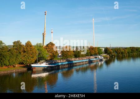 Stuttgart Bad Canstatt, Deutschland - 11. Oktober 2019: Blick auf das Schrottschiff Annabell auf dem Fluss vor dem Canstatter Folk Festival. St Stockfoto