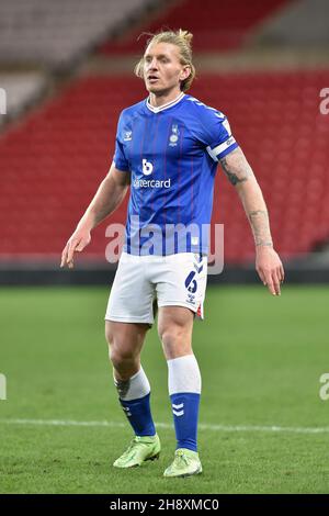 SUNDERLAND, GBR. DEZ 1st Stockaction-Bild von Oldham Athletic's Carl Piergianni während des EFL Trophy-Spiels zwischen Sunderland und Oldham Athletic am Mittwoch, den 1st. Dezember 2021 im Stadium of Light, Sunderland. (Kredit: Eddie Garvey | MI Nachrichten) Kredit: MI Nachrichten & Sport /Alamy Live Nachrichten Stockfoto