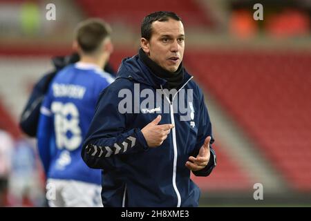 SUNDERLAND, GBR. DEZ 1st Selim Benachour (Interim Head Coach) von Oldham Athletic während des EFL Trophy-Spiels zwischen Sunderland und Oldham Athletic am Mittwoch, den 1st. Dezember 2021 im Stadium of Light, Sunderland. (Kredit: Eddie Garvey | MI Nachrichten) Kredit: MI Nachrichten & Sport /Alamy Live Nachrichten Stockfoto