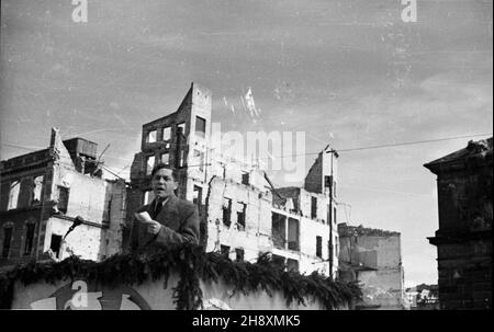 Gdañsk, 1946-04-07. Œwiêto oswobodzenia Wybrze¿a i odzyskania Ziem Zachodnich obchodzono pod has³em: Trzymamy stra¿ nad Odr¹. NZ. Oficjalna czêœæ obchodów. uu PAP/Miko³aj Sprudin Danzig, 7. April 1946. Feierlichkeiten zur Befreiung der Küste und zur Wiedererlangung der westlichen Territorien unter dem Motto - Wir sind auf der Hut am Fluss Odra. Im Bild: Der offizielle Teil. uu PAP/Mikolaj Sprudin Stockfoto