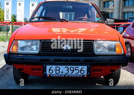 Bukarest, Rumänien, 2. Oktober 2021: Ein roter Oltcit Special Oldtimer, der im Jahr 1986 produziert wurde und auf einer Straße bei einer Veranstaltung für Oldtimer in colle geparkt wurde Stockfoto