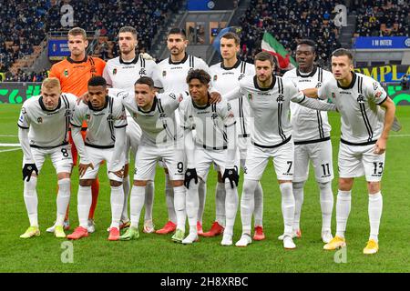 Mailand, Italien. 01st Dez 2021. Der Start 11 von Spezia gesehen vor der Serie Ein Spiel zwischen Inter und Spezia bei Giuseppe Meazza in Mailand. (Foto: Gonzales Photo/Alamy Live News Stockfoto