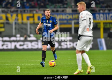 Mailand, Italien. 01st Dez 2021. Milan Skriniar (37) von Inter gesehen während der Serie Ein Spiel zwischen Inter und Spezia bei Giuseppe Meazza in Mailand. (Foto: Gonzales Photo/Alamy Live News Stockfoto