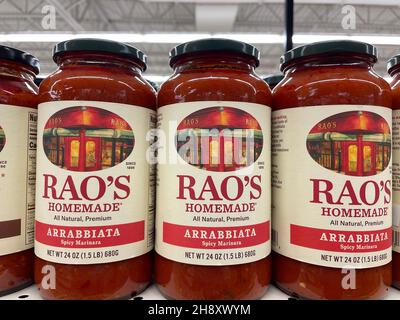 Columbia County, GA USA - 12 01 21: Raos Spaghetti und Marinade Sauce Stockfoto