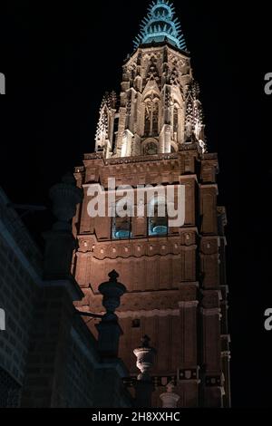 Schöne Nachtansicht der Kathedrale von Santa Maria in Toledo, Spanien Stockfoto