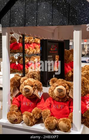 Das Flagship-Kaufhaus von Bloomingdales während der Weihnachtszeit 2021 in New York City, USA Stockfoto