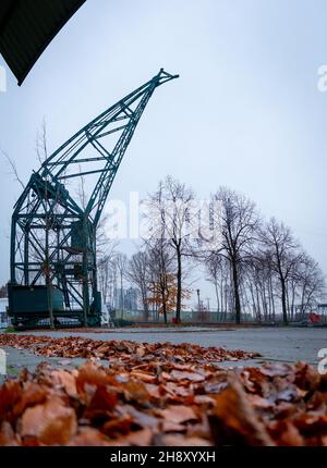Aktuelle Ansicht des alten Krans der Meyer-Werft in Papenburg, Deutschland Stockfoto
