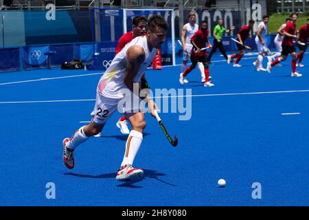 Tokio, Japan. 29th. Juli 2021. Simon Pierre Gougnard (22) aus Belgien kontrolliert den Ball während der Olympischen Spiele 2020 in Tokio, dem Vorspiel zwischen Kanada und Belgien im Oi Hockey Stadium in Tokio, Japan. Daniel Lea/CSM}. Kredit: csm/Alamy Live Nachrichten Stockfoto