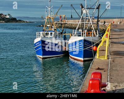 Fischerboote im Hafen von Bangor zusammengebunden Stockfoto