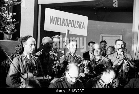 Warszawa, 1946-06-01. Otwarcie Kongresu Towarzystwa PrzyjaŸni Polsko-Radzieckiej w sali Romy. NZ. Uczestnicy Kongresu z Wielkopolski. ps/gr PAP/Kazimierz Madejski Warschau, 2. Juni 1946. Eröffnung des Kongresses der Polnisch-Russischen Freundschaftsgesellschaft in der Roma-Halle. Im Bild: kongressteilnehmer aus Wielkopolska. ps/gr PAP/Kazimierz Madejski Stockfoto