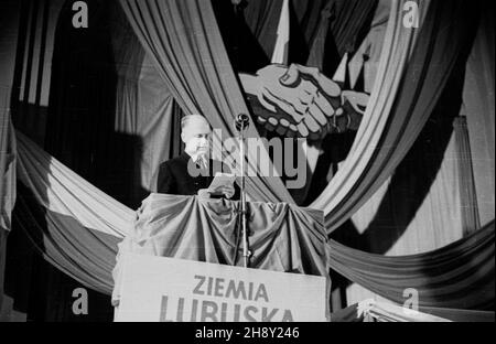 Warszawa, 1946-06-01. Otwarcie Kongresu Towarzystwa PrzyjaŸni Polsko-Radzieckiej w sali Romy. ps/gr PAP/Kazimierz Madejski Warschau, 2. Juni 1946. Eröffnung des Kongresses der Polnisch-Russischen Freundschaftsgesellschaft in der Roma-Halle. ps/gr PAP/Kazimierz Madejski Stockfoto