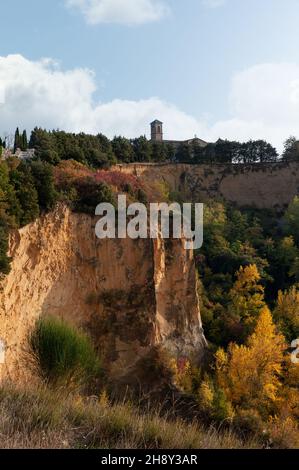 Die Balze (Klippen) von Volterra, eine wunderschöne Naturlandschaft in der Toskana. Stockfoto