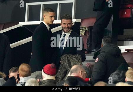 Manchester, England, 2nd. Dezember 2021. Der ehemalige Spieler David Beckham nimmt während des Spiels in der Premier League in Old Trafford, Manchester, Platz. Bildnachweis sollte lauten: Andrew Yates / Sportimage Stockfoto