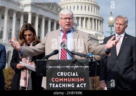 Washington, DC, USA. 2nd Dez 2021. Washington, DC, USA: Die US-Vertreterin GLENN GROTHMAN (R-WI) spricht auf einer Pressekonferenz über die Einführung des Crucial Communism Teaching Act (CCT) im Repräsentantenhaus. (Bild: © Michael Brochstein/ZUMA Press Wire) Stockfoto