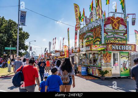 Oklahoma City, OK - 18. September 2021: Auf der Oklahoma State Fair gibt es eine große Auswahl an Speisen. Stockfoto