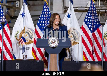 Greenbelt, Vereinigte Staaten von Amerika. 05. November 2021. Die US-Vizepräsidentin Kamala Harris hält Bemerkungen während ihres Besuchs im Goddard Space Flight Center am 5. November 2021 in Greenbelt, Maryland. Quelle: Taylor Mickal/NASA/Alamy Live News Stockfoto