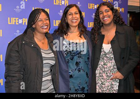 Charithra Chandran besuchte Life of Pi im Wyndham’s Theatre, Charing Cross Rd, London, Großbritannien. 2nd. Dezember 2012. Stockfoto