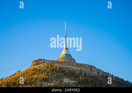 Jested Mountain am sonnigen Herbsttag Stockfoto