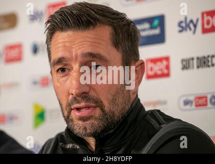 HARTLEPOOL, GBR. DEZ 2ND. Hartlepool-Manager Graeme Lee spricht nach seiner ersten Trainingseinheit mit seinen neuen Spielern, nachdem er am Donnerstag, dem 2nd. Dezember 2021, zum Manager von Victoria Park, Hartlepool ernannt wurde, mit der Presse. (Kredit: Mark Fletcher | MI News) Kredit: MI Nachrichten & Sport /Alamy Live News Stockfoto