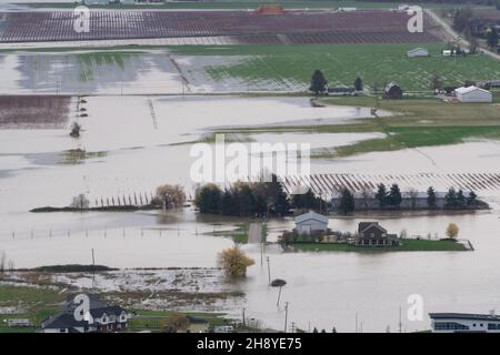 Verheerende Überschwemmung Naturkatastrophe in der Stadt und Ackerland nach Sturm Stockfoto