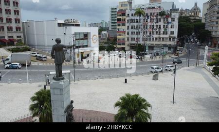 salvador, bahia, brasilien - 2. dezember 2021: Luftaufnahme des Castro Alves Platzes in der Stadt Salvador. Der Ort ist eine Bühne für den Raubkrain der Stadt Stockfoto