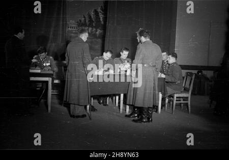 Warszawa, 1946-10-12. Zjazd ¿o³nierzy i weteranów Dywizji Koœciuszkowskiej. po/gr PAP/Jerzy Baranowski Warschau, 12. Oktober 1946. Kongress der Soldaten und Kriegsveteranen der Kosciusko-Division. po/gr PAP/Jerzy Baranowski Stockfoto