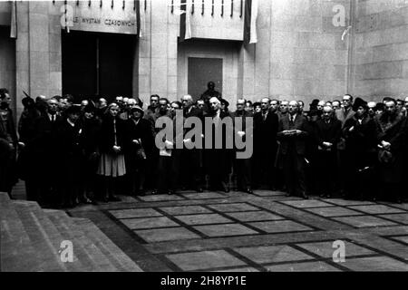 Warszawa, 1946-10-17. Muzeum Narodowe, otwarcie wystawy pt. Czechos³owacja 1939/1945. po/gr PAP/Stanis³aw D¹browiecki Warschau, 17. Oktober 1946. Nationalmuseum, Eröffnung einer Ausstellung mit dem Titel Tschechoslowakei 1939/1945. po/gr PAP/Stanisalw Dabrowiecki Stockfoto