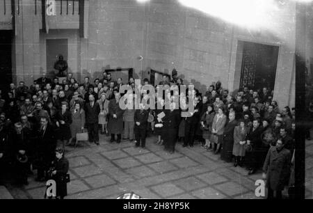 Warszawa, 1946-10-20. Uroczyste otwarcie sezonu wystawienniczego w Muzeum Narodowym. mb PAP/Stanis³aw Urbanowicz Warschau, 20. Oktober 1946. Die Eröffnungszeremonie der Ausstellungssaison im Nationalmuseum. mb PAP/Stanislaw Urbanowicz Stockfoto