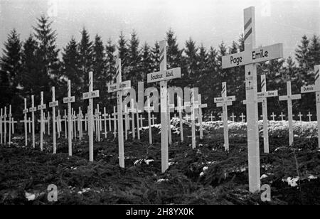 Gdañsk, 1946-11-25. Poœwiêcenie Cmentarza ¯o³nierzy Francuskich poleg³ych na ziemiach polskich podczas II wojny œwiatowej. mb PAP/Stanis³aw D¹browiecki Danzig, 25. November 1946. Die Weihe des Friedhofs der französischen Soldaten, die während des Zweiten Weltkriegs in Polen getötet wurden. mb PAP/Stanislaw Dabrowiecki Stockfoto