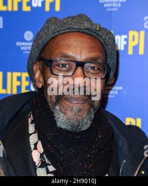 London, Großbritannien. 02nd Dez 2021. Lenny Henry nimmt an der Life of Pi Press Night im Wyndham's Theatre Teil. (Foto von Brett Cove/SOPA Images/Sipa USA) Quelle: SIPA USA/Alamy Live News Stockfoto