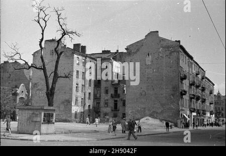 Warszawa, 1947. Plac przy ulicy Jagielloñskiej (na placu w latach 1948-1949 wybudowano kino Praha), widok od strony ulicy Stefana Okrzei. wb/gr PAP Dok³adny miesi¹c i dzieñ wydarzenia nieustalone. Warschau, 1947. Ein Platz in der Jagiellonska Straße (das Kino Praha wurde hier in 1948-1949 gebaut), Blick von der Stefana Okrzei Straße. wb/gr PAP Stockfoto