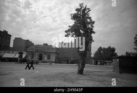 Warszawa, 1947. Plac przy ulicy Jagielloñskiej (na placu w latach 1948-1949 wybudowano kino Praha), z lewej ulica Szeroka. wb/gr PAP Dok³adny miesi¹c i dzieñ wydarzenia nieustalone. Warschau, 1947. Ein Platz in der Jagiellonska Straße (das Kino Praha wurde hier in 1948-1949 gebaut), auf der linken Szeroka Straße. wb/gr PAP Stockfoto