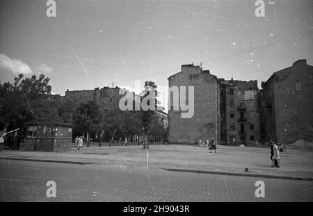 Warszawa, 1947. Plac przy ulicy Jagielloñskiej (na placu w latach 1948-1949 wybudowano kino Praha), z lewej ulica Szeroka. wb/gr PAP Dok³adny miesi¹c i dzieñ wydarzenia nieustalone. Warschau, 1947. Ein Platz in der Jagiellonska Straße (das Kino Praha wurde hier in 1948-1949 gebaut), auf der linken Szeroka Straße. wb/gr PAP Stockfoto