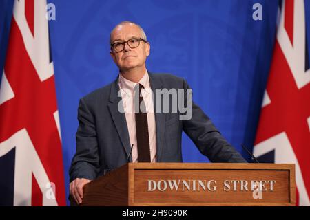 CHEQUERS, ENGLAND, Vereinigtes Königreich - 19. Juli 2021 - Premierminister Boris Johnson hält eine virtuelle COVID-19 Pressekonferenz von Chequers zusammen mit Sir Patrick Vall ab Stockfoto