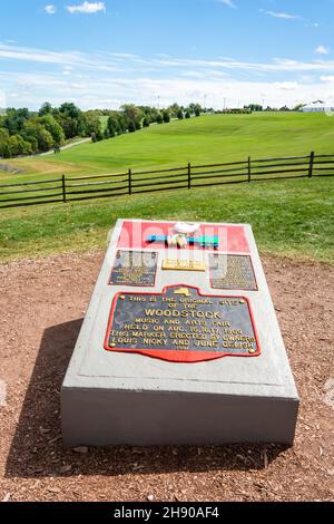 Bethel, New York, Vereinigte Staaten von Amerika – 11. September ,2016. Denkmal auf dem Gelände des Woodstock Festivals 1969 in Bethel, NY, installiert im Jahr 1984. Stockfoto