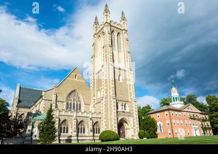 Williamstown, Massachusetts, USA - 14. September 2016. Thompson Memorial Chapel und Griffin Hall des Williams College in Williamstown, MA. Stockfoto