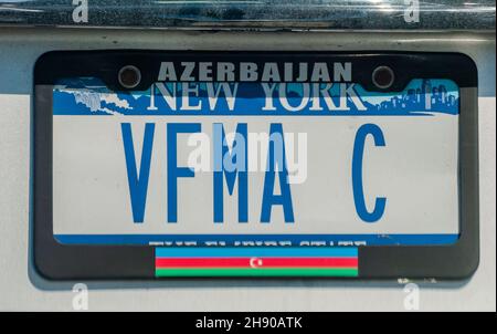 Auto Kennzeichen New York USA. Nummernschild mit dem Namen der Stadt von  Bellport Long Island Stockfotografie - Alamy