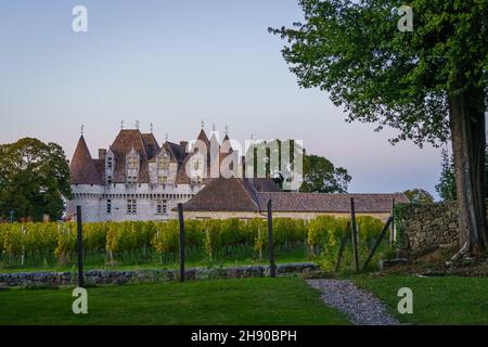 Monbazillac Schloss und Weinberge. Frankreich Oktober 2021 Stockfoto