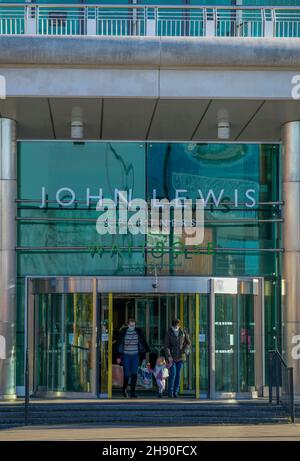 Haupteingang zum john lewis Store im West Quay Einkaufszentrum southampton, Haupteingang zum großen john lewis Kaufhaus southampton. Stockfoto