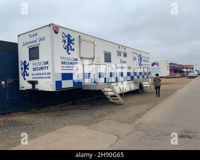 Santa Pod Speedway Podddington Bedfordshire UK Security van Prosec UK Event Command Unit Steps Step Rail Rail Geländer Fair Ground Path Straßenschilder Stockfoto