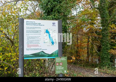 Informationboard im Bassenthwaite Lake National Nature Reserve im Lake District National Park, Cumbria, England, Großbritannien Stockfoto