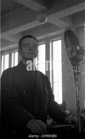 Warszawa, 1947-02-01. Proces Ludwiga Fischera, B. gubernatora Dystryktu Warszawskiego, przed Najwy¿szym Trybuna³em Narodowym. NZ. zeznaj¹cy Jako œwiadek Erich von dem Bach-Zelewski (1899-1972), dowódca Korpsgruppe t³umi¹cej Powstanie Warszawskie w 1944 r. bb/gr PAP/Jerzy Baranowski Warschau, Den 1. Februar 1947. Der Prozess gegen Ludwig Fischer, den ehemaligen Gouverneur des Warschauer Bezirks, vor dem Nationalen Obersten Gerichtshof. Im Bild: Erich von dem Bach-Zelewski (1899-1972), der Kommandant der deutschen Truppen, die den Warschauer Aufstand 1944 niederdrückten, bezeugt als Zeuge. bb/gr PAP/Jerzy Baranow Stockfoto