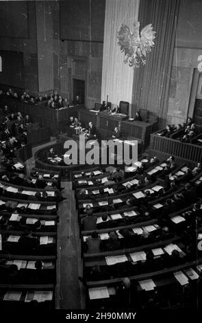 Warszawa, 1947-02-04. Pierwsze posiedzenie Sejmu Ustawodawczego. NZ. Przemawia Stanis³aw Miko³ajczyk. bb/gr PAP/W³adys³aw Fobert Warschau, Den 4. Februar 1947. Das erste Sejm-Treffen. Im Bild: Stanislaw Mikolajczyk spricht. bb/gr PAP/Wladyslaw Fobert Stockfoto