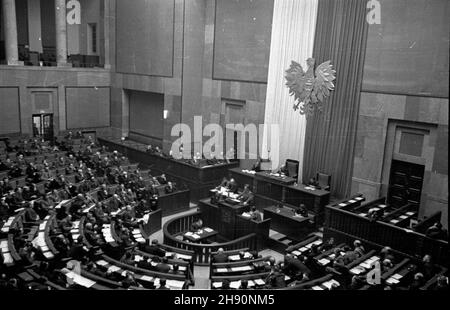 Warszawa, 1947-02-21. Posiedzenie Sejmu Ustawodawczego. NZ. Obrady w sali plenarnej. wb PAP Warschau, 21. Februar 1947. Eine Sitzung der Legislative Sejm. Im Bild: Debatten in einem Plenarsaal. wb PAP Stockfoto